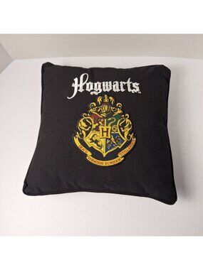 HOGWARTS HARRY POTTER WARNER BROS LICENSED SCHOOL CREST EMBROIDERED PILLOW